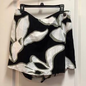 Multi color Nine West skort large